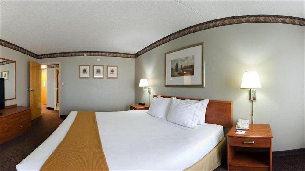 Holiday Inn Express Hotel & Suites Colby By Ihg Екстер'єр фото