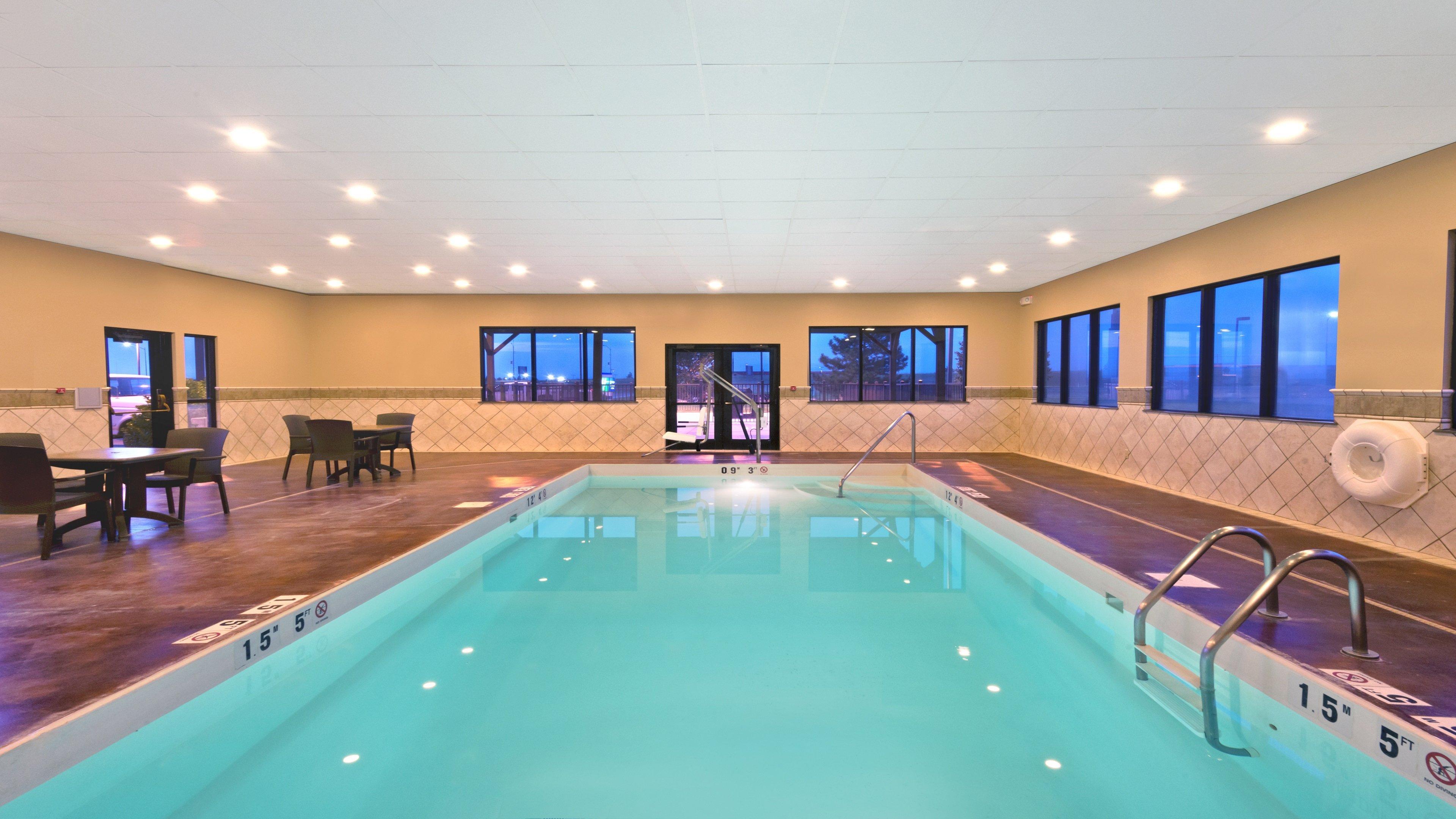 Holiday Inn Express Hotel & Suites Colby By Ihg Екстер'єр фото