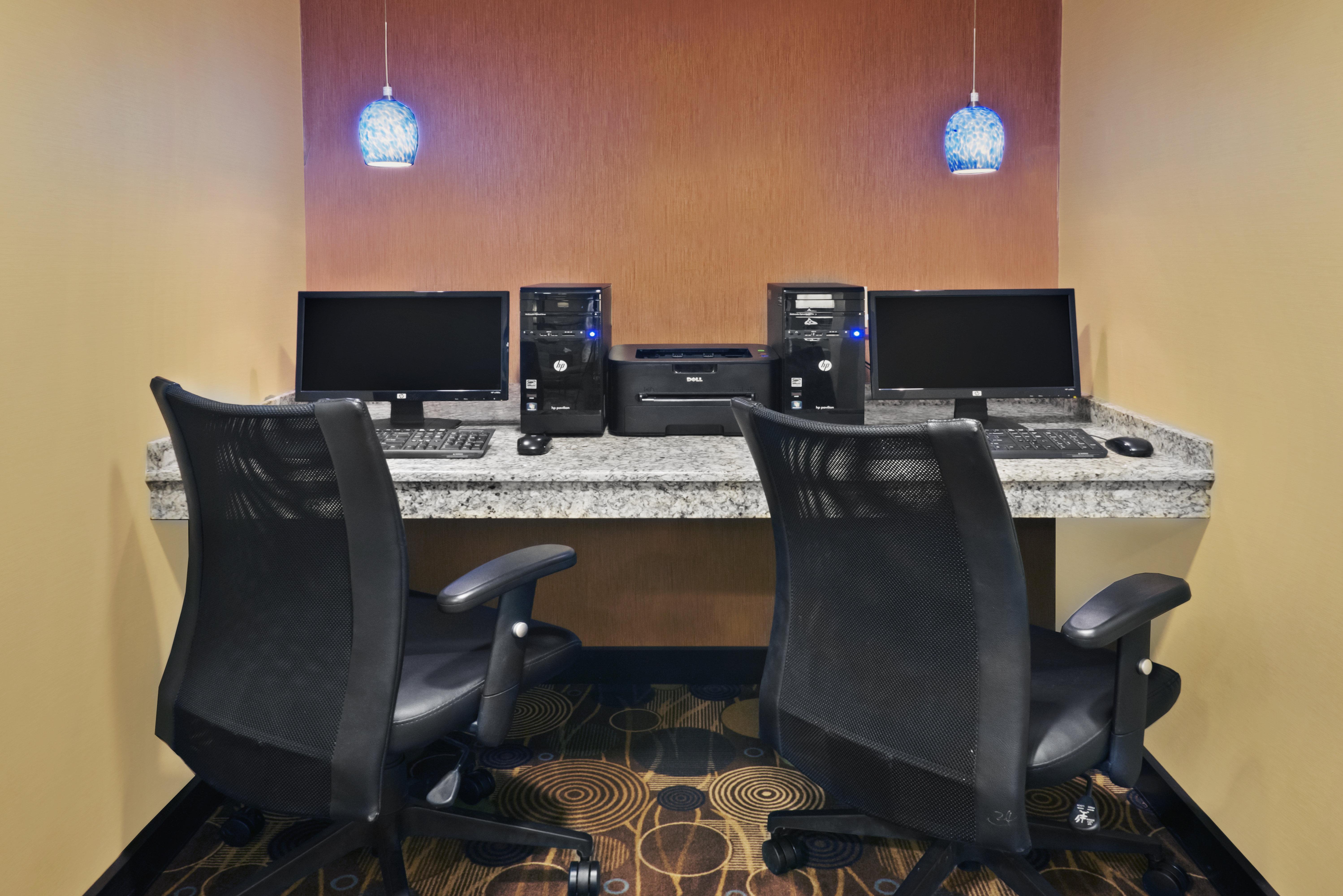 Holiday Inn Express Hotel & Suites Colby By Ihg Екстер'єр фото