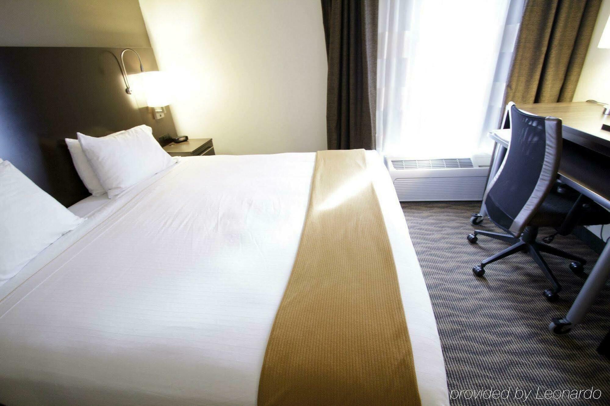 Holiday Inn Express Hotel & Suites Colby By Ihg Екстер'єр фото