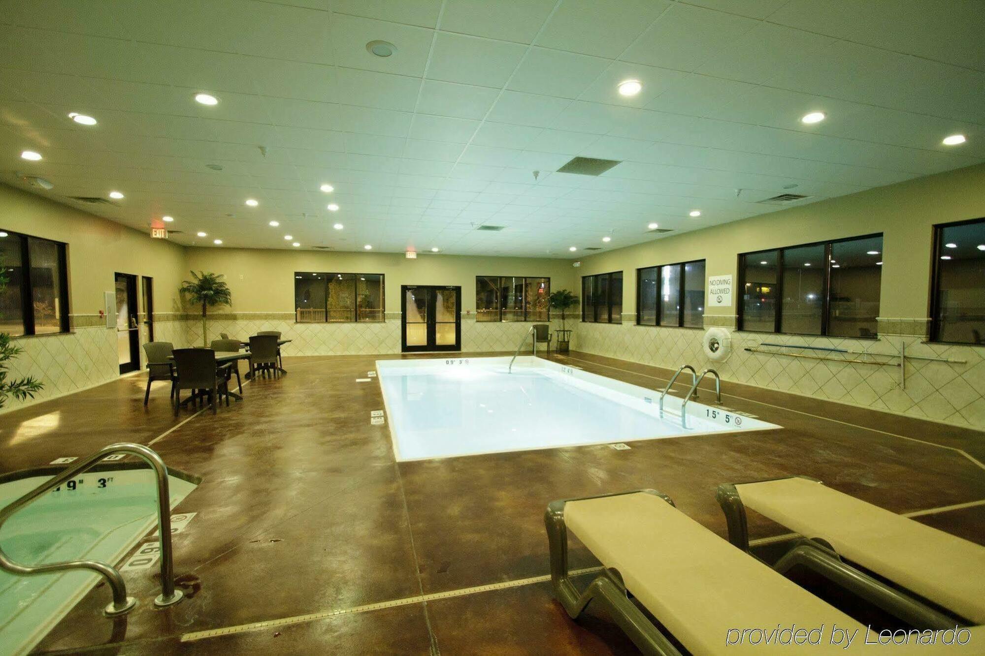 Holiday Inn Express Hotel & Suites Colby By Ihg Екстер'єр фото