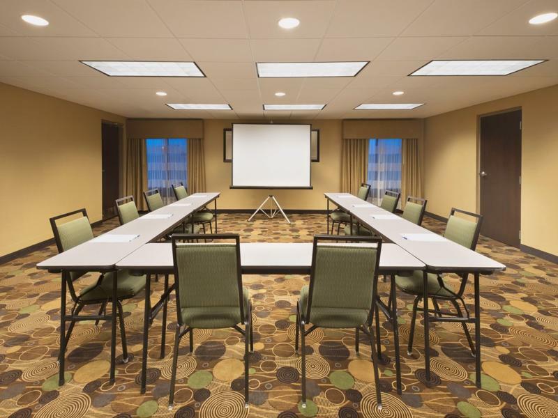 Holiday Inn Express Hotel & Suites Colby By Ihg Екстер'єр фото