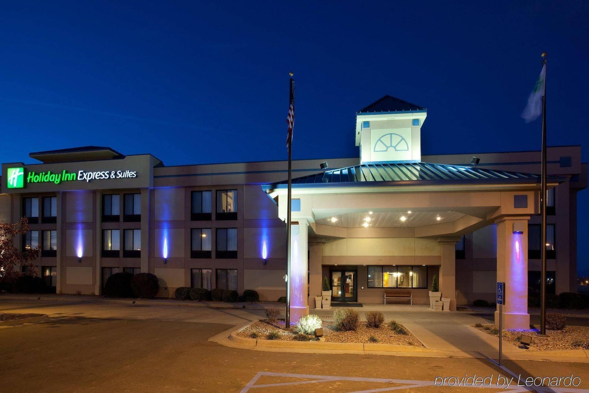 Holiday Inn Express Hotel & Suites Colby By Ihg Екстер'єр фото